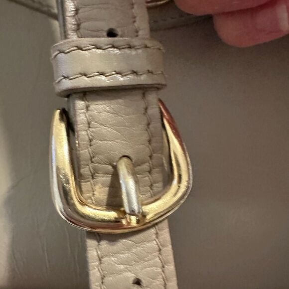 Gucci Tan Crossbody Bag with Adjustable Strap - Picture 13 of 16